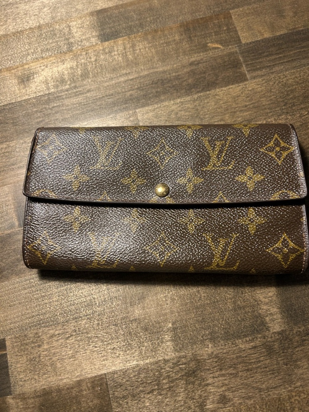 Louis Vuitton Monogram vintage Sarah Wallet in Brown & Gold.